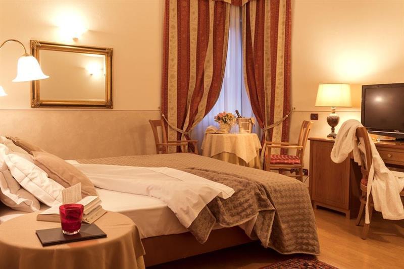 ברשה Hotel Ambasciatori מראה חיצוני תמונה